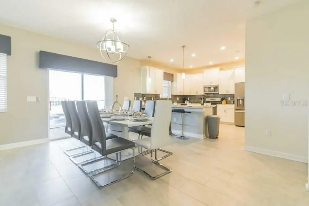 8912 Amazing Spacious Home