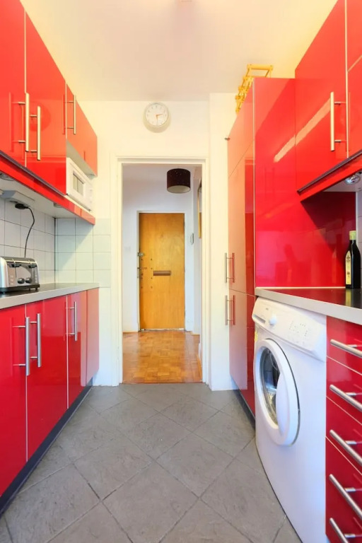 Bright and Spacious 2 Bed Apartment - Sleeps 4