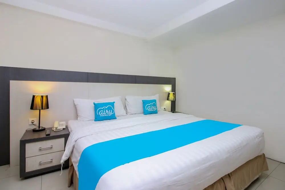 RedDoorz Plus near Hotel Benua Kendari