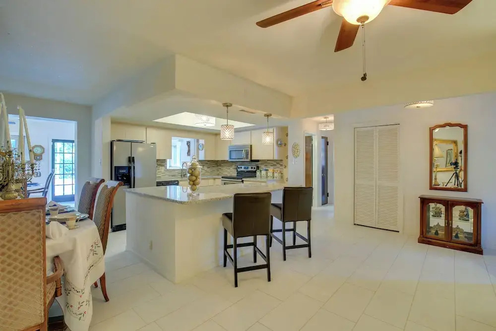 St Petersburg Home w/ Tropical Yard & Pool!