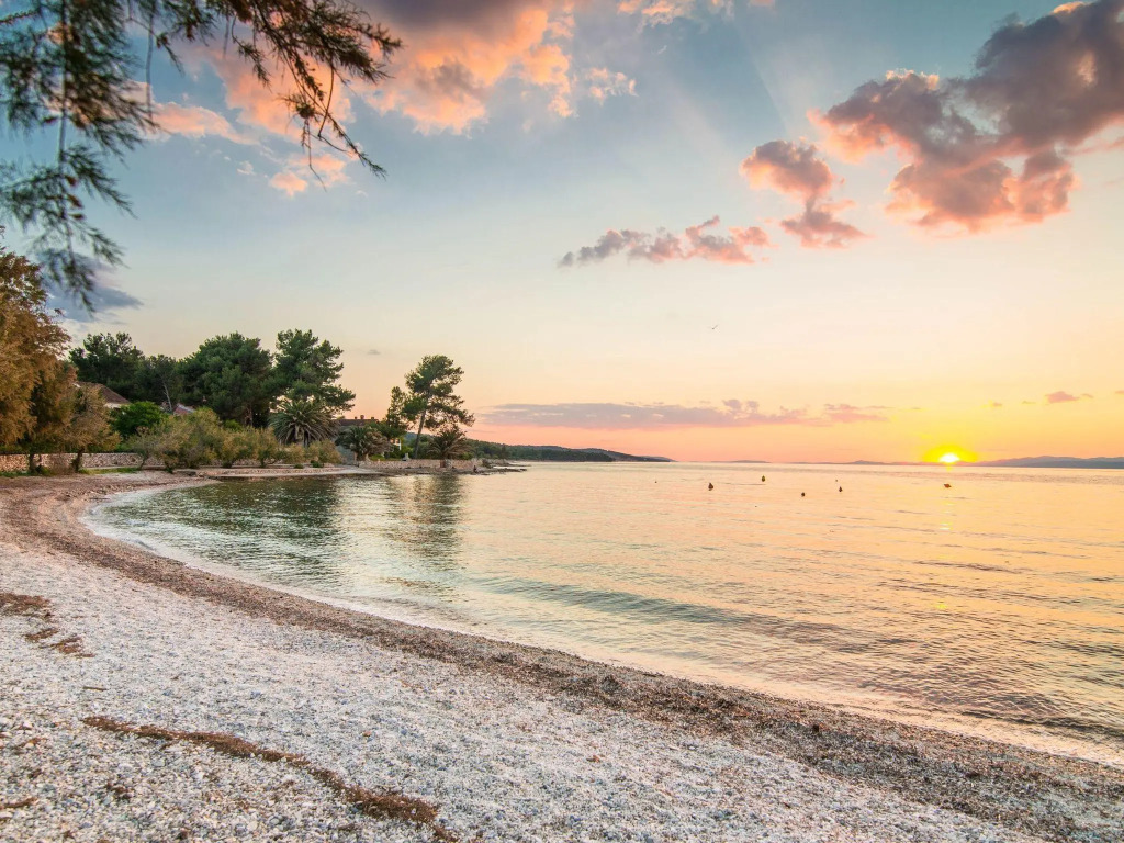 Beautiful Villa on the Island of Brac With Infinity Pool, Beach at 30 Meters