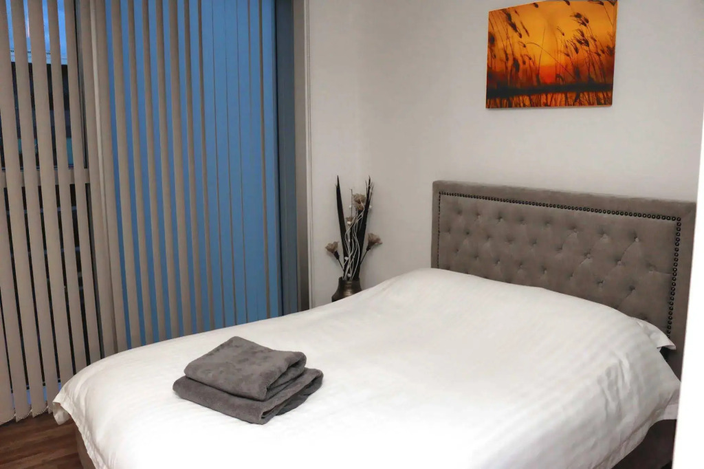 Apartment in Milton Keynes Near Canary Karaoke