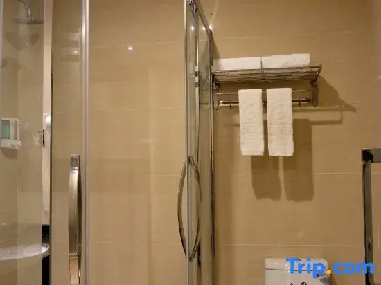 Guijia Business Hotel (Zhanjiang Wuchuan Airport)