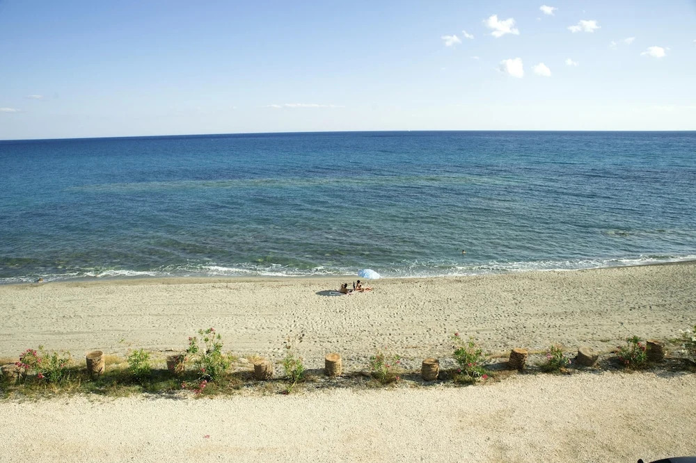 Apartment With 2 Bedrooms in Palizzi Marina, With Wonderful sea View and Enclosed Garden - 10 m From the Beach