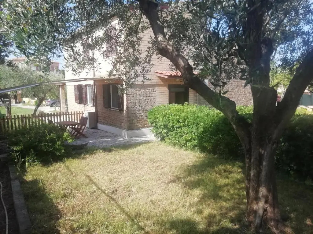 VILLA GIULIANA stanze con bagno interno in Villa a 350 mt spiaggia libera Lido delle Sirene