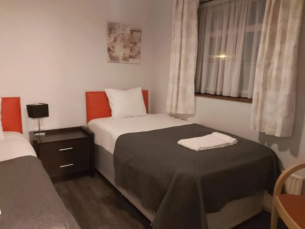 Chelsea House-Huku Kwetu Dunstable-3 Bedroom House-Garden-Free Wifi-Private parking