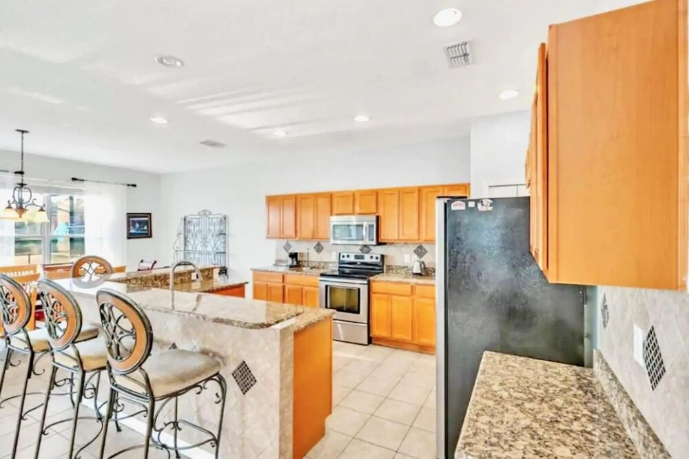 7BR Family Home - w Pool Hot tub - Near Disney