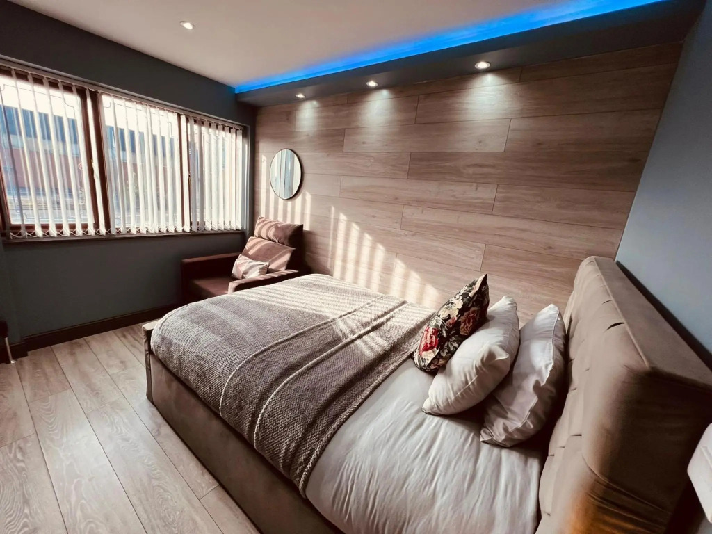 Luxurious *5 Bedroom House*In Center Of Birmingham