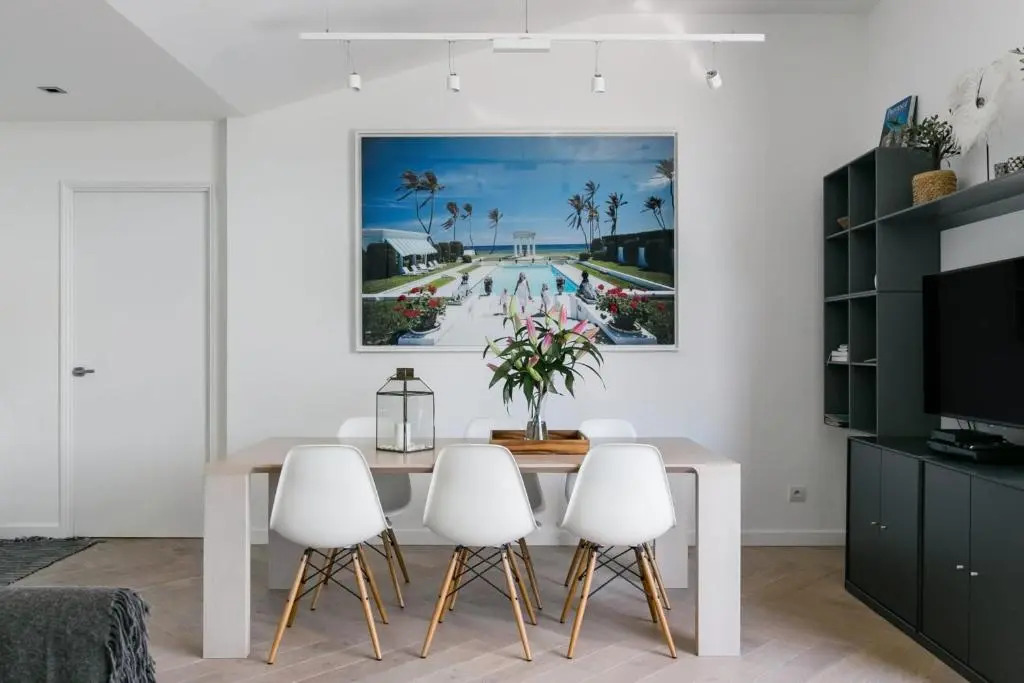 Picturesque Views From a Radiant Penthouse
