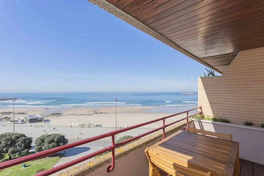 Liiiving in Matosinhos - Seaside Balcony Apartment