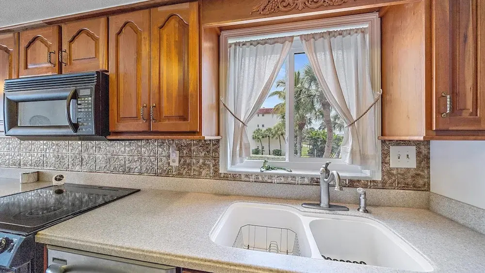 Salty Soldi 2 Bedroom Condo by RedAwning