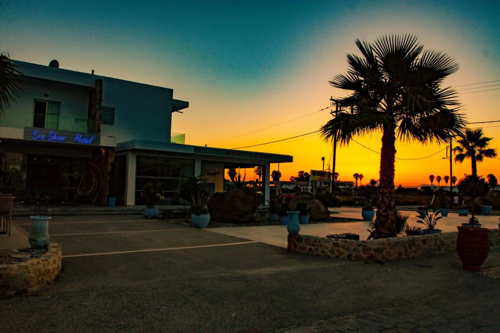 Sunshine Hotel and Apartments