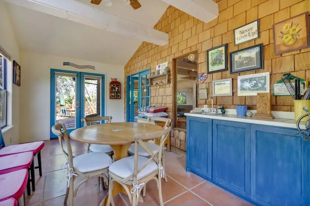 Healdsburg Home With Magnificent Vineyard View 2 Bedroom Home by RedAwning