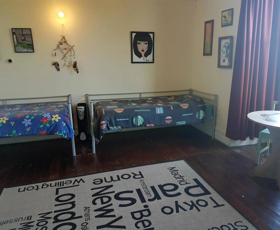 Chillawhile Backpackers Art Gallery - Hostel