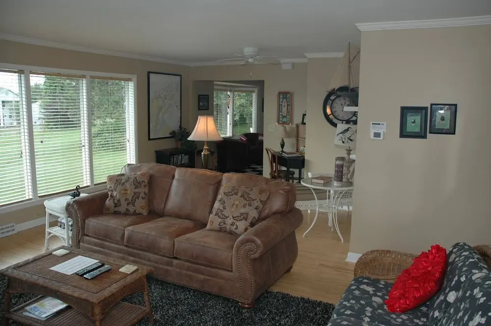 Pine Cottage by Winfield Inn