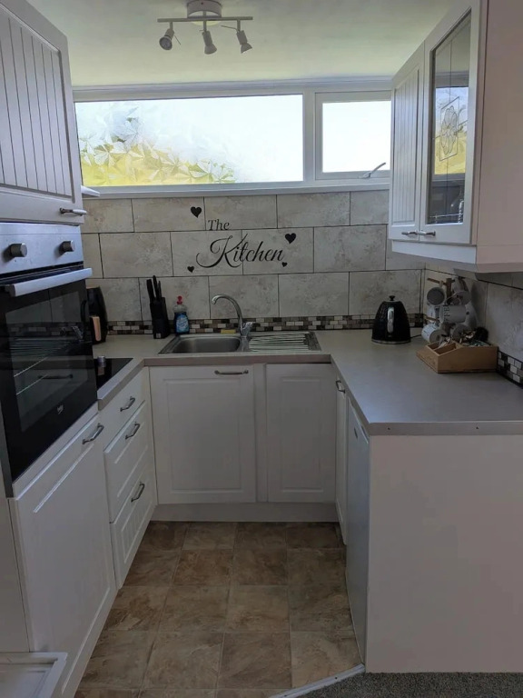 Bungalow Sleeps 4 With Parking