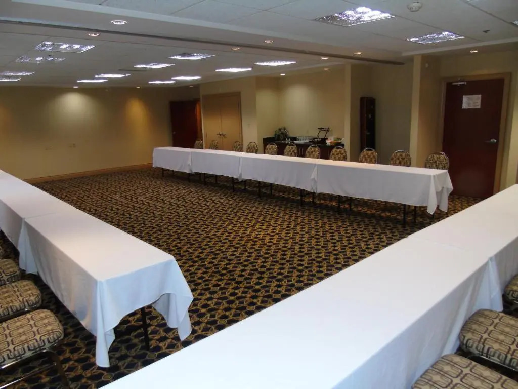 Best Western Plus Burlington Inn & Suites