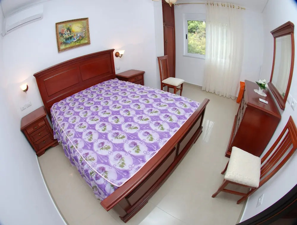 Ertis Apartments