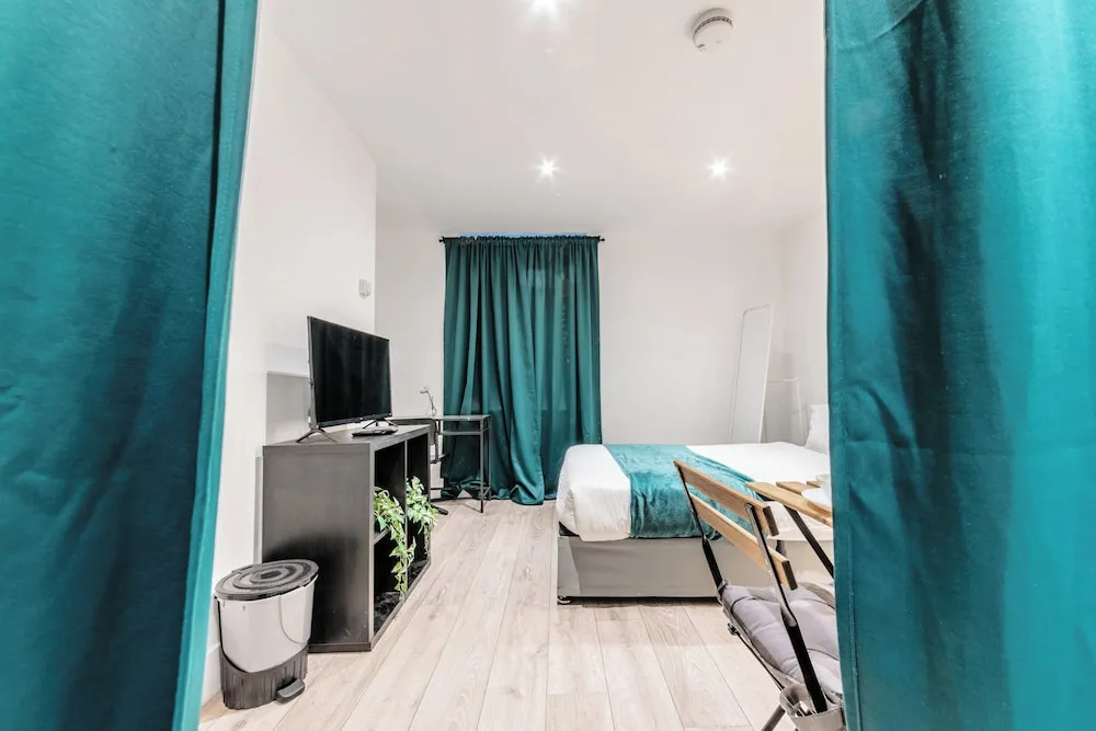 Stay 2 - Central - Parking - Near Transport - Wifi