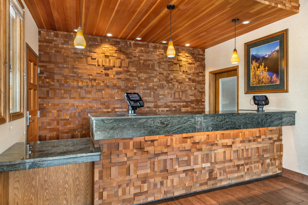Best Western Plus Silver Saddle Inn