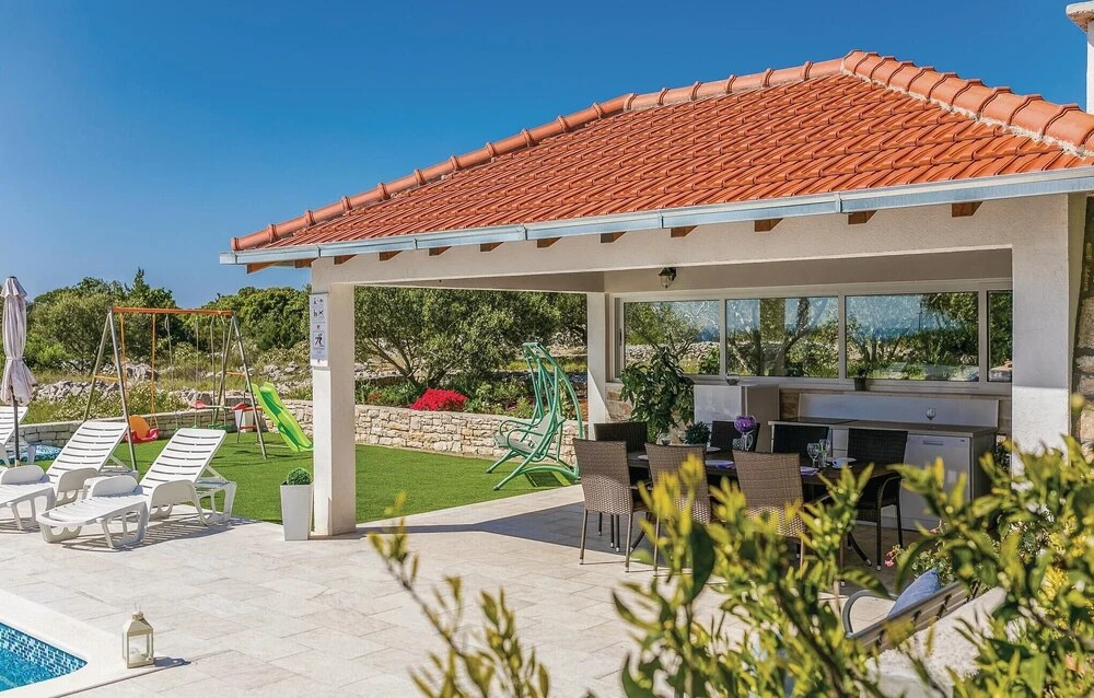 Amazing Home in Stratincica With Wifi and 5 Bedrooms