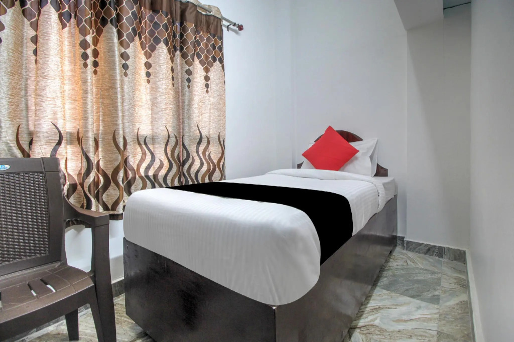 Capital O 69742 Hotel Jaisas Paradise