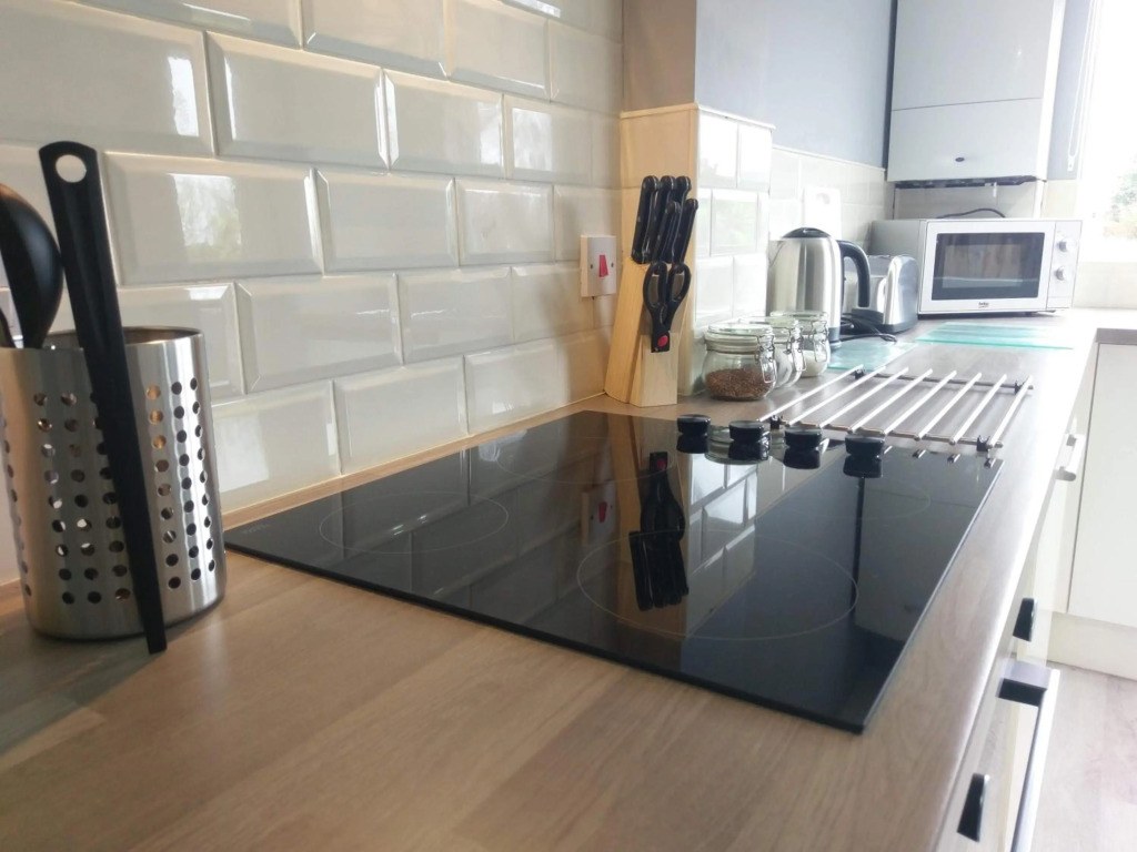 Wyken House - 3 Bedroom House Coventry- Sleeps 5 - Rated Superb