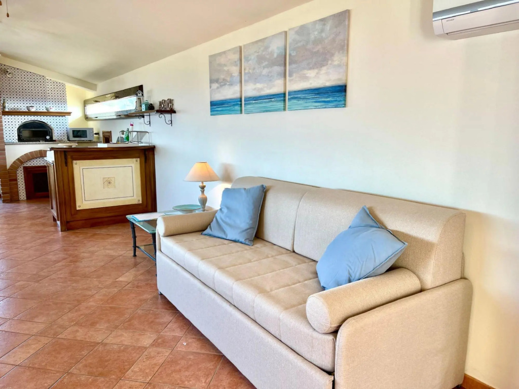 A few meters from the center of Capoliveri, attic penthouse with panoramic views-MANSARDA