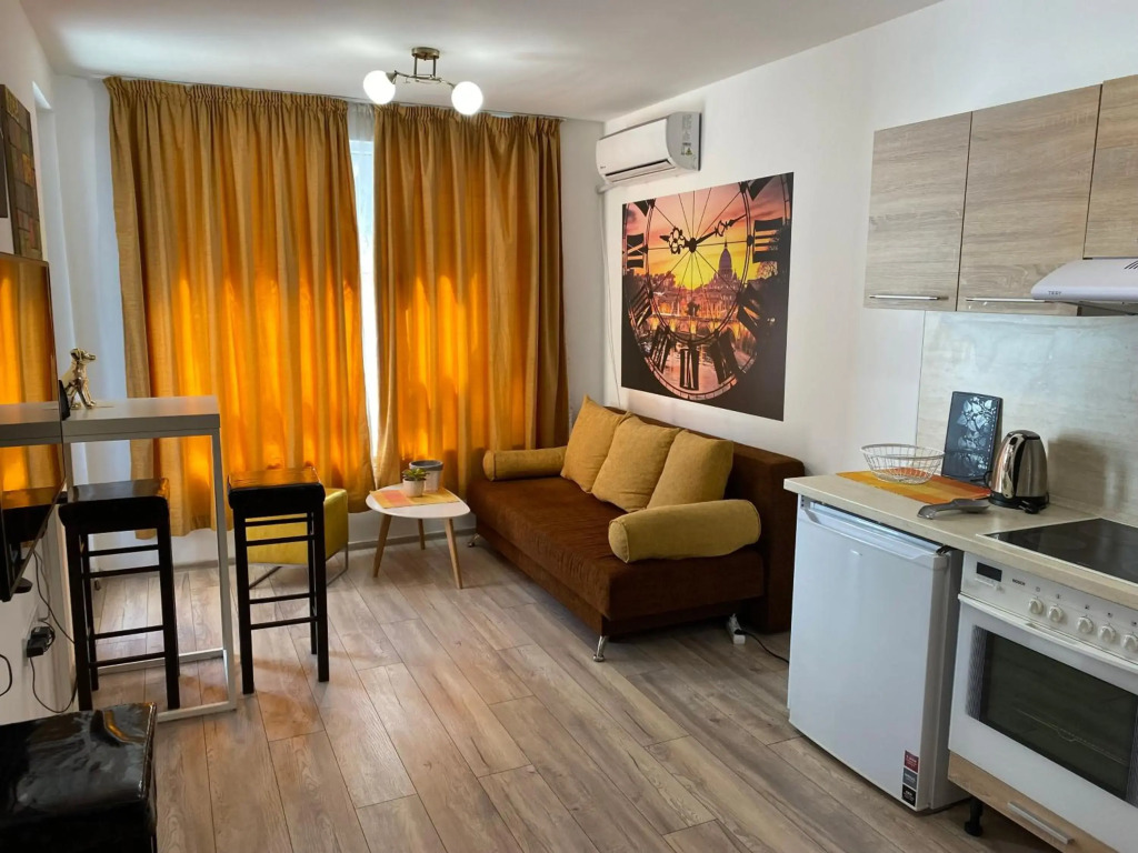 Brand New Cozy 1BR flat with AC & FREE street Parking