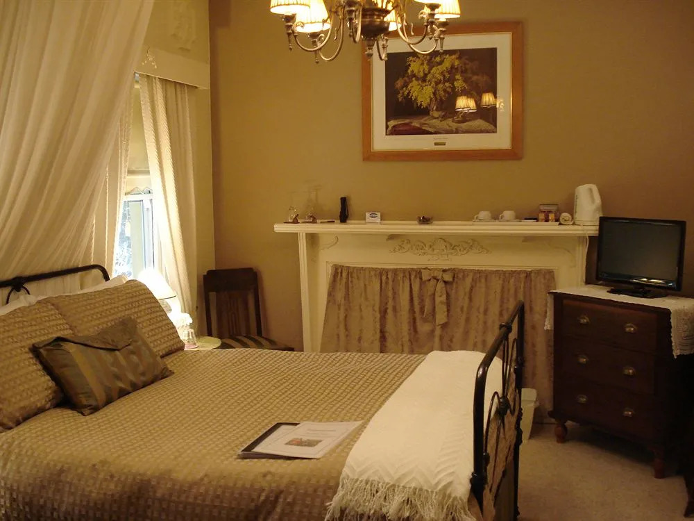 Woodford Of Leura Bed & Breakfast