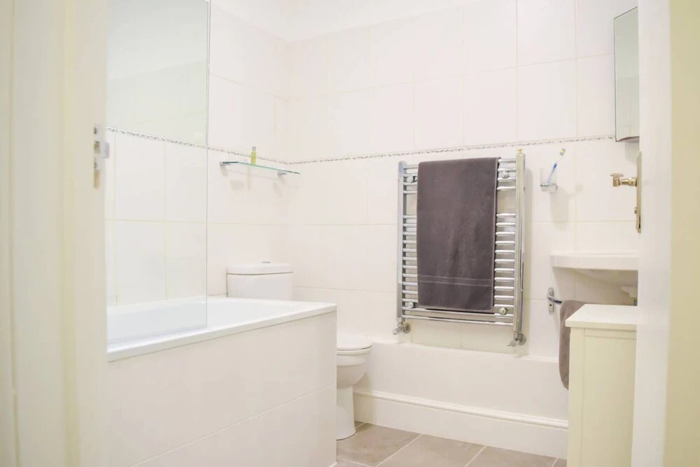 Modern Designer London Studio Flat With Patio