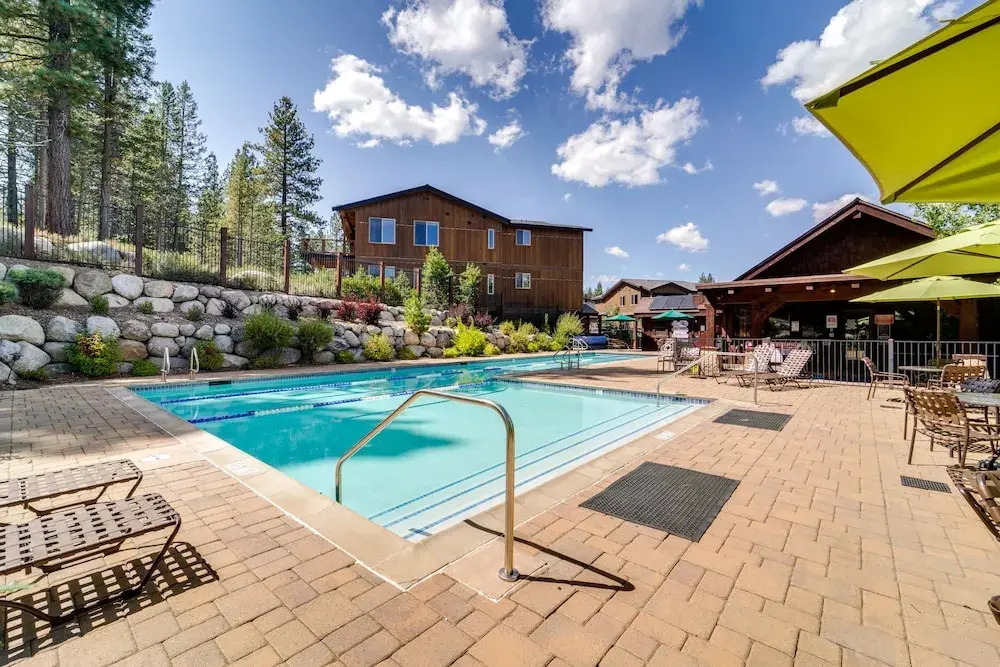 Boulders Truckee Condo Near Donner Lake + Skiing!