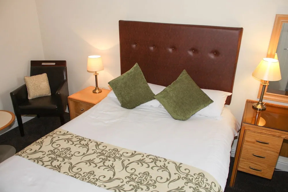 The Linden Leaf Hotel