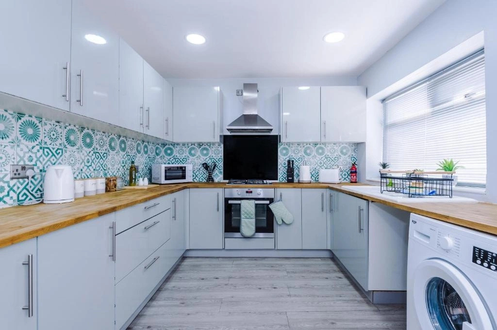 ✪ LEISURE/BUSINESS ✪ 3 Bed House /W Parking ✪ WiFi