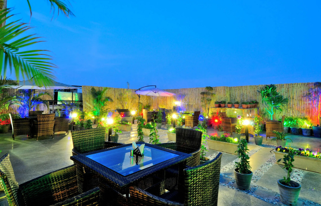Aman Continental With Restaurant - 5Mins from Connaught Place ,Railway Station & Metro