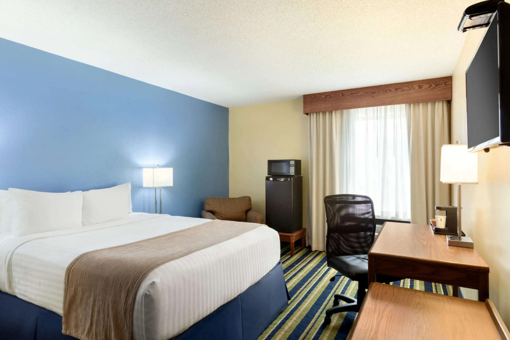 Days Inn by Wyndham Fargo - West Acres
