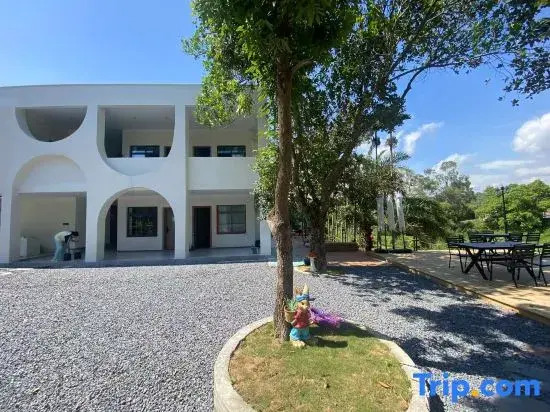 Heyue Homestay (Sanya Nanshan Temple Nanshan North Station)