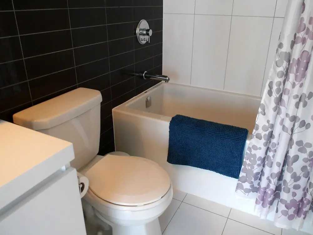 Spacious 3BR Forest Hill Unit