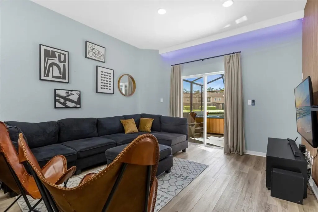 3 Bedrooms 3 Bathrooms Regal Oaks 5714 Dd