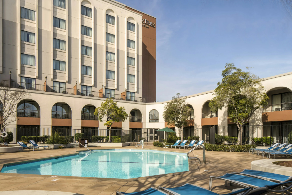 DoubleTree by Hilton Newark-Fremont