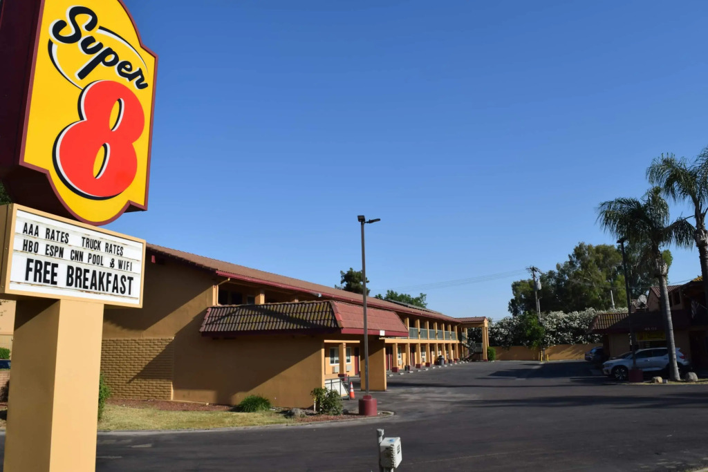 Super 8 by Wyndham Visalia