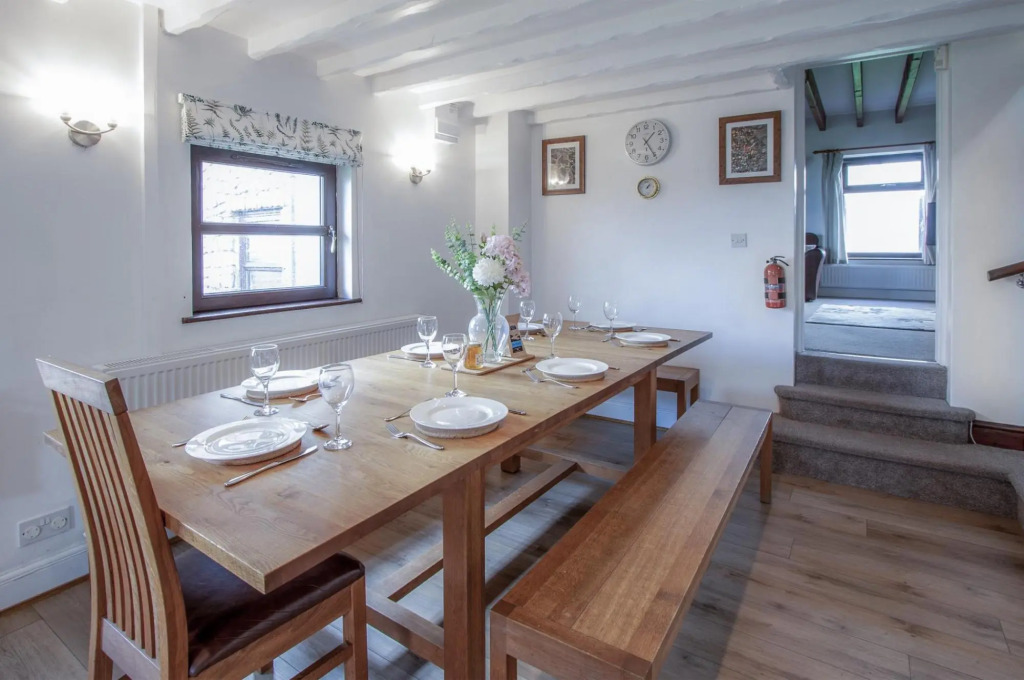 Stormy Castle - 6 Bedroom Sleeps 14 - Llangennith