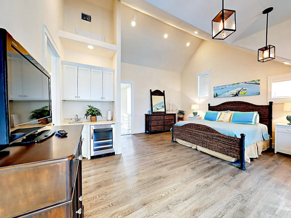 157 Sunrise Ave Home 4 Bedrooms 4 Bathrooms Home