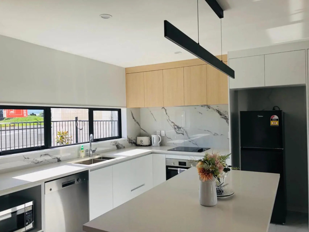 Modern & Luxurious Home 3