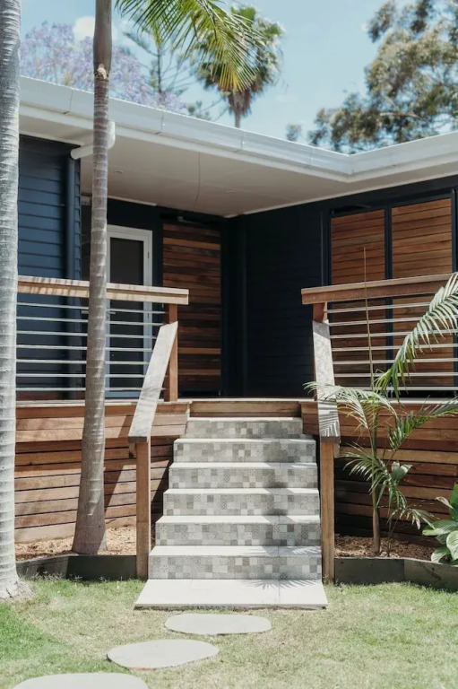 Nelson Palms