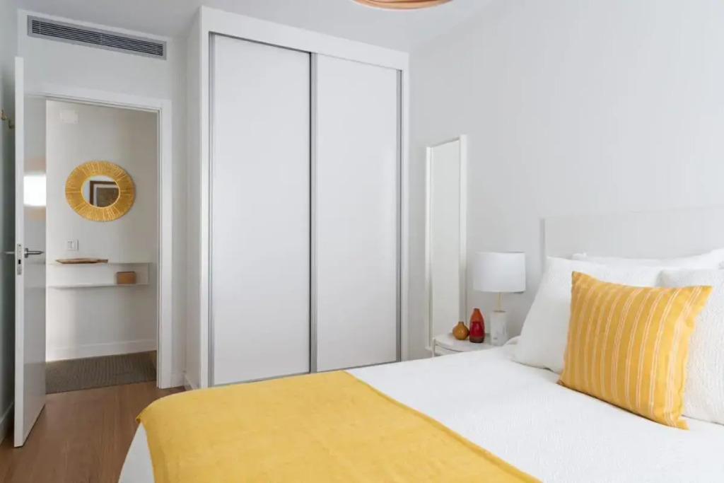 SUITE LUX APARTMENT. 80m FROM BEACH. FreeParking.