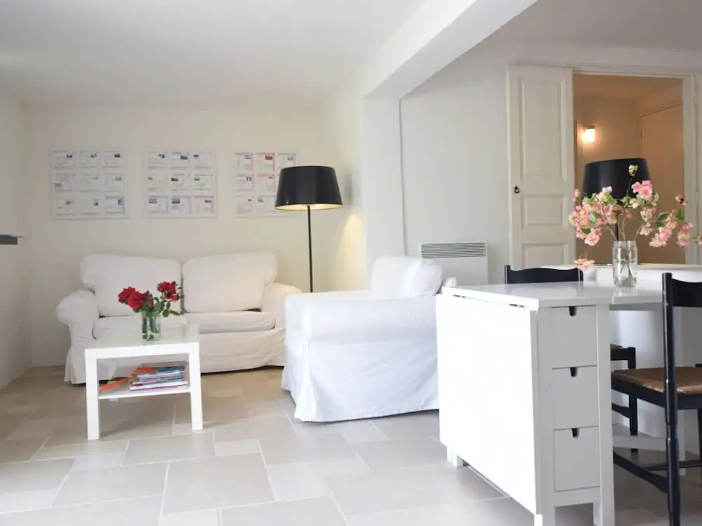 Modern Terrace Stay Montbrun