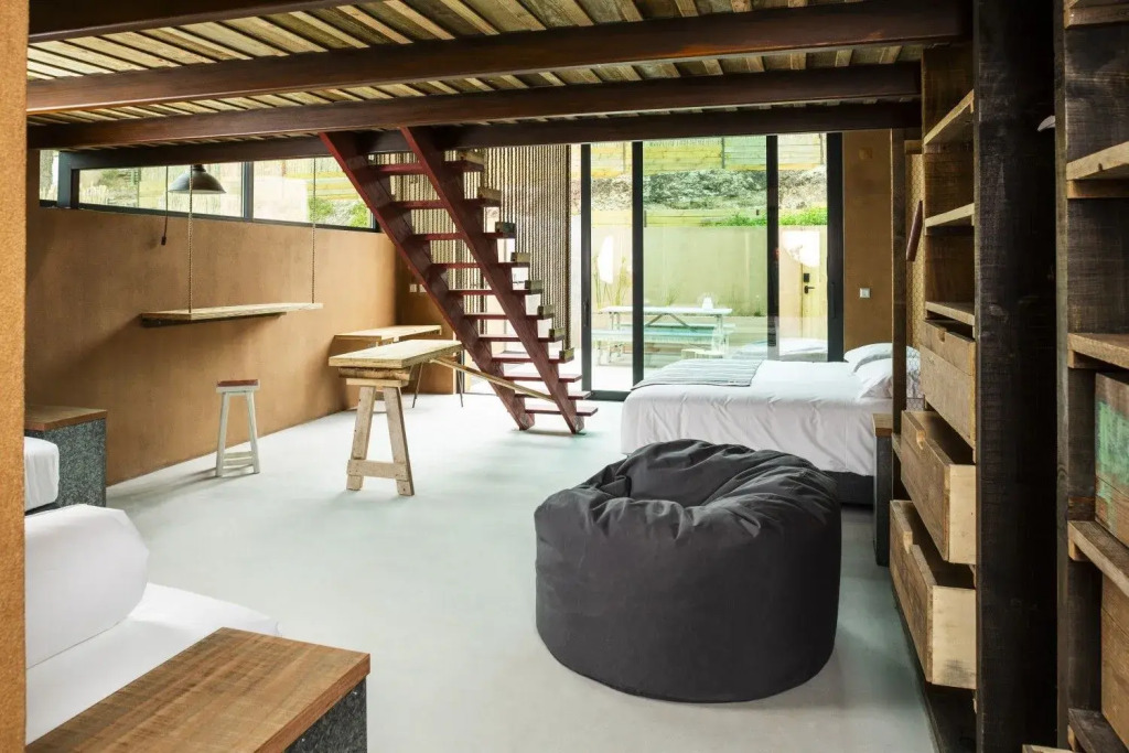 Noah Surf House Portugal