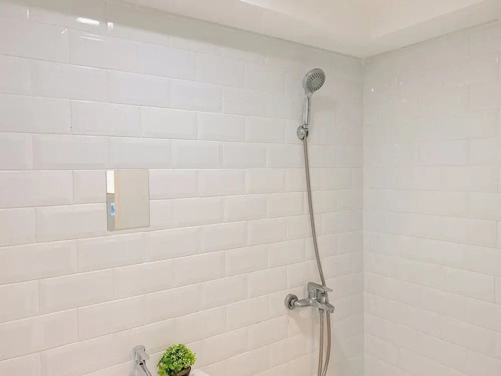 Simple And Modern Studio At Apartment Kingland Avenue