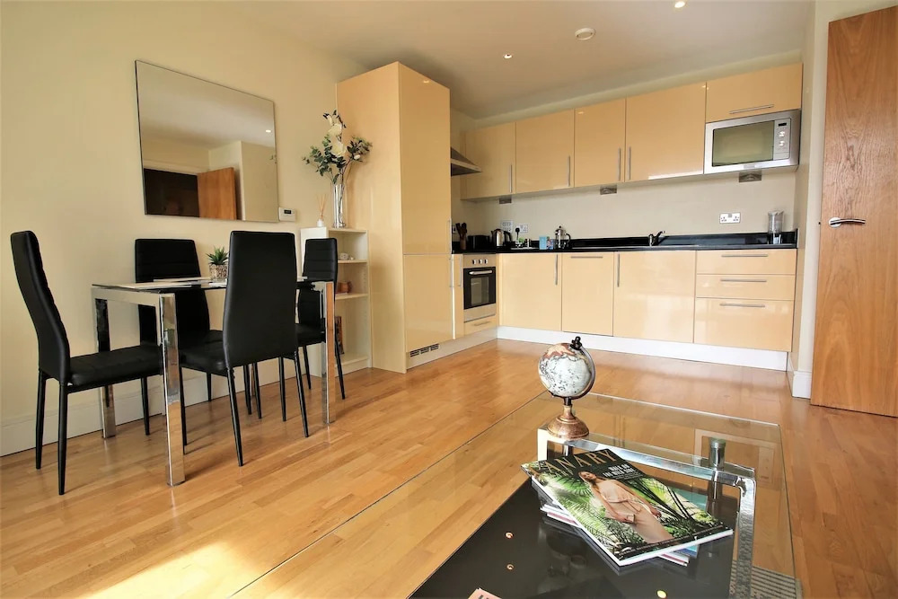 Extravagant Court Apartment